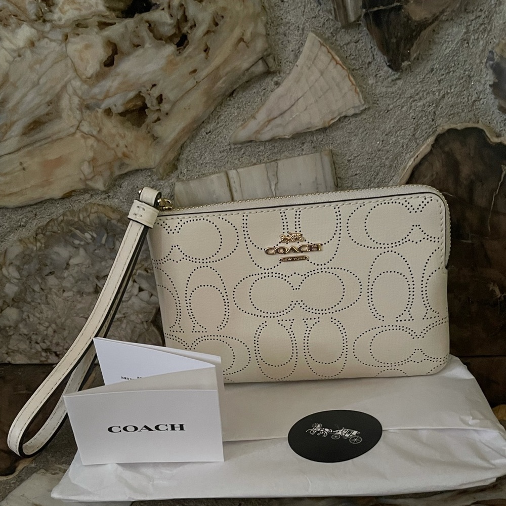 NEW COACH Corner Zip Wristlet